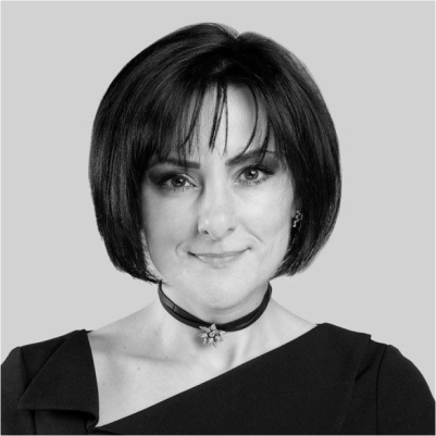 Headshot of Odia Kagan, greyscale